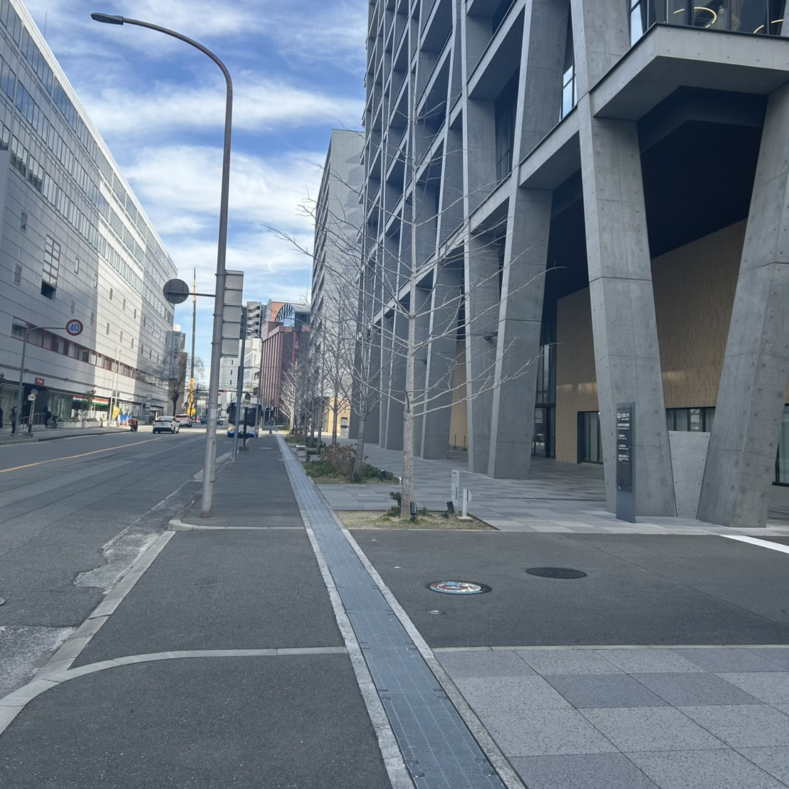 そのまま直進します