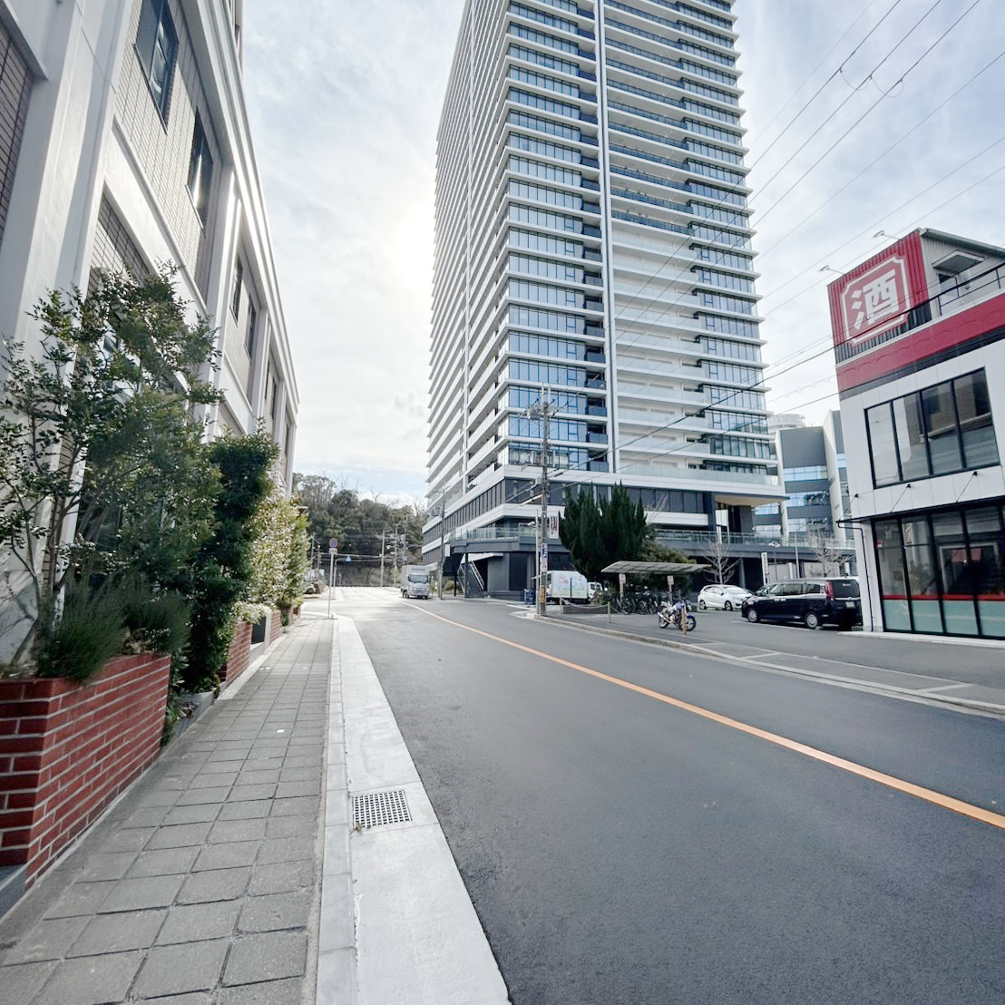 次の交差点を左に曲がります